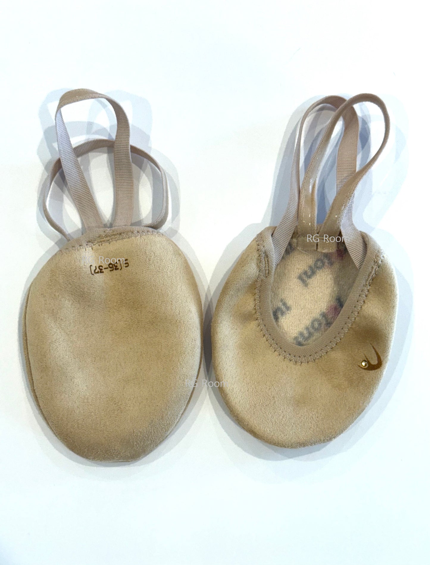 Tuloni Toe Shoes Model: LERA